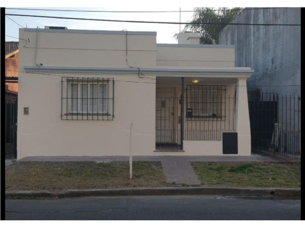 CASA A LA VENTA EN PAUNERO AL 700, MORON (APTA CREDITO) - 1