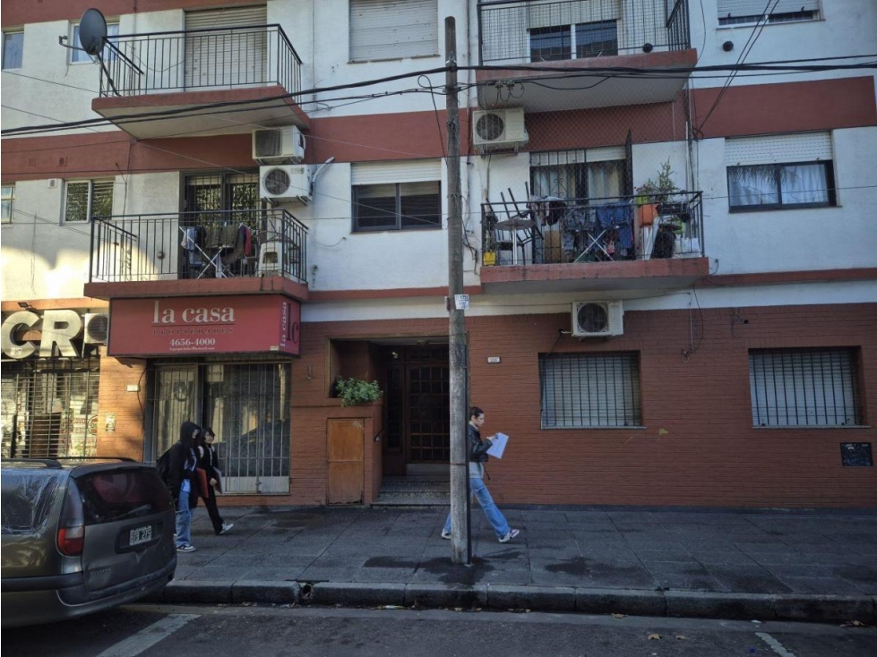 RAMOS MEJIA CENTRO DEPTO 2 AMB A LA VENTA CON COCHERA