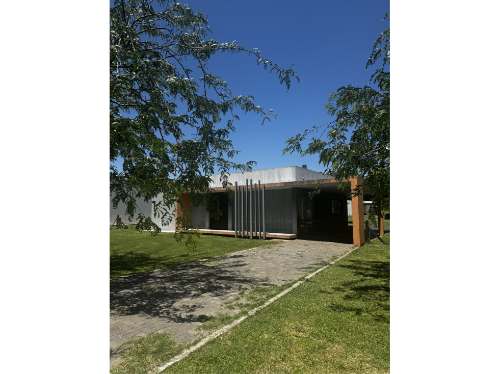 EXCELENTE CASA A LA VENTA EN EL NACIONAL - 1