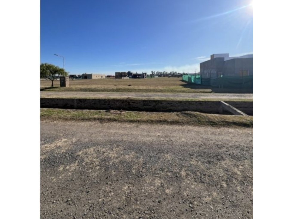 LOTE CENTRAL EN LOS JUNCOS LUJAN ESPECTACULAR - 2