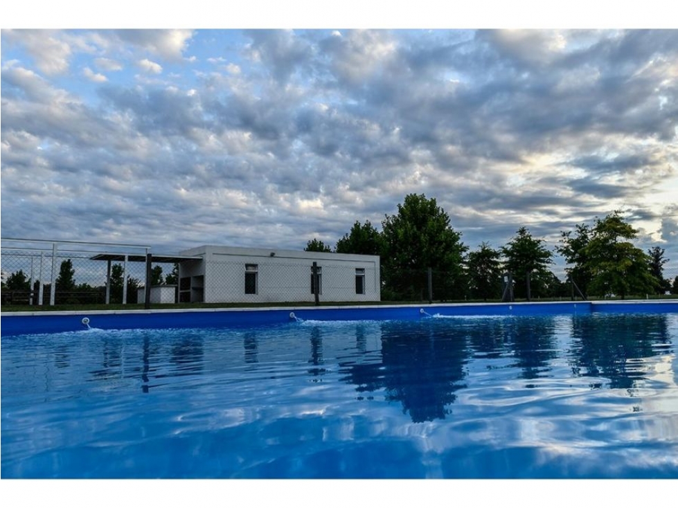 LOTE A LA VENTA EN EVERLINKS, LUJAN OPORTUNIDAD FONDO AL GOLF — foto 2