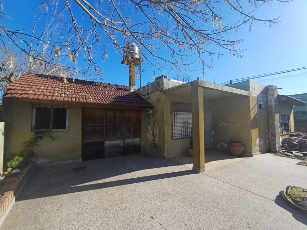 CASA A LA VENTA PARA REFACCIONAR EN MORENO - 3