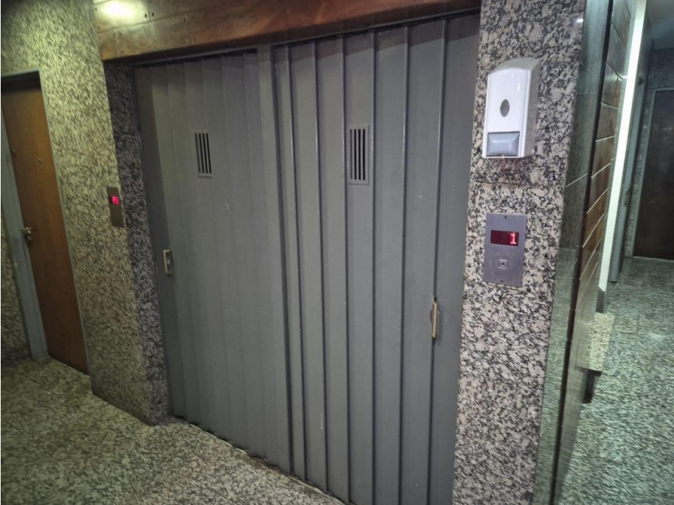 RAMOS MEJIA CENTRO DEPTO 2 AMB A LA VENTA CON COCHERA — foto 2
