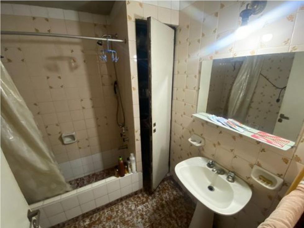 CASA A LA VENTA CON LOCAL EN RIPAMONTI 3500, CASTELAR - 3