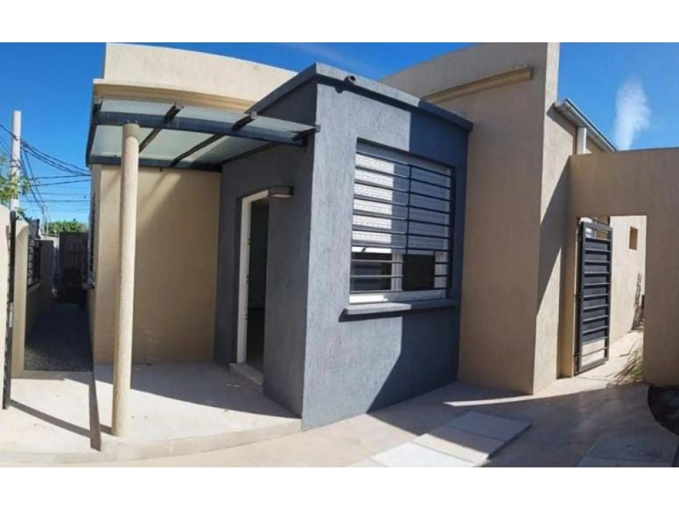EXCELENTE CASA A LA VENTA EN PADUA CENTRO - 2