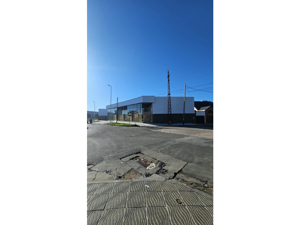 HAEDO LOCAL COMERCIAL SOBRE COLECTORA ALQUILER A ESTRENAR — foto 3