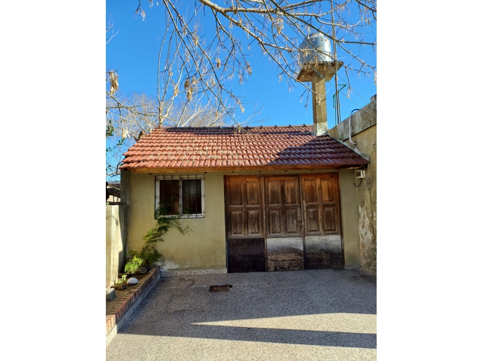 CASA A LA VENTA PARA REFACCIONAR EN MORENO - 4