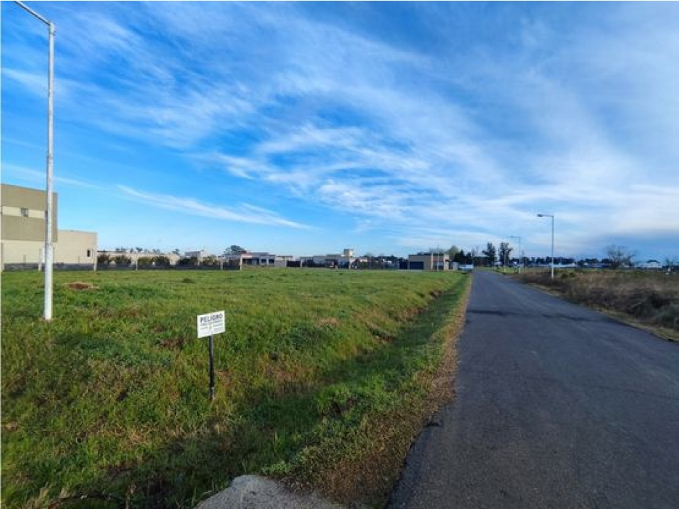 Hermoso Lote en Barrio Los Alamos 1 - 6