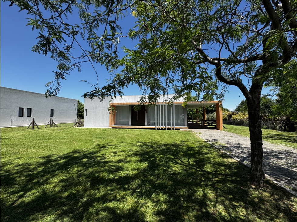 EXCELENTE CASA A LA VENTA EN EL NACIONAL - 2