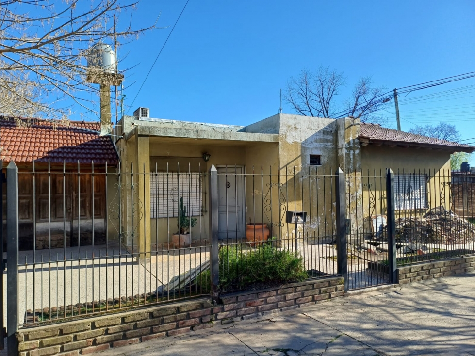 CASA A LA VENTA PARA REFACCIONAR EN MORENO - 6