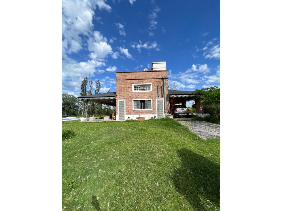EXCELENTE CASA A LA VENTA EN ESTANCIA LAS LILAS, LUJAN