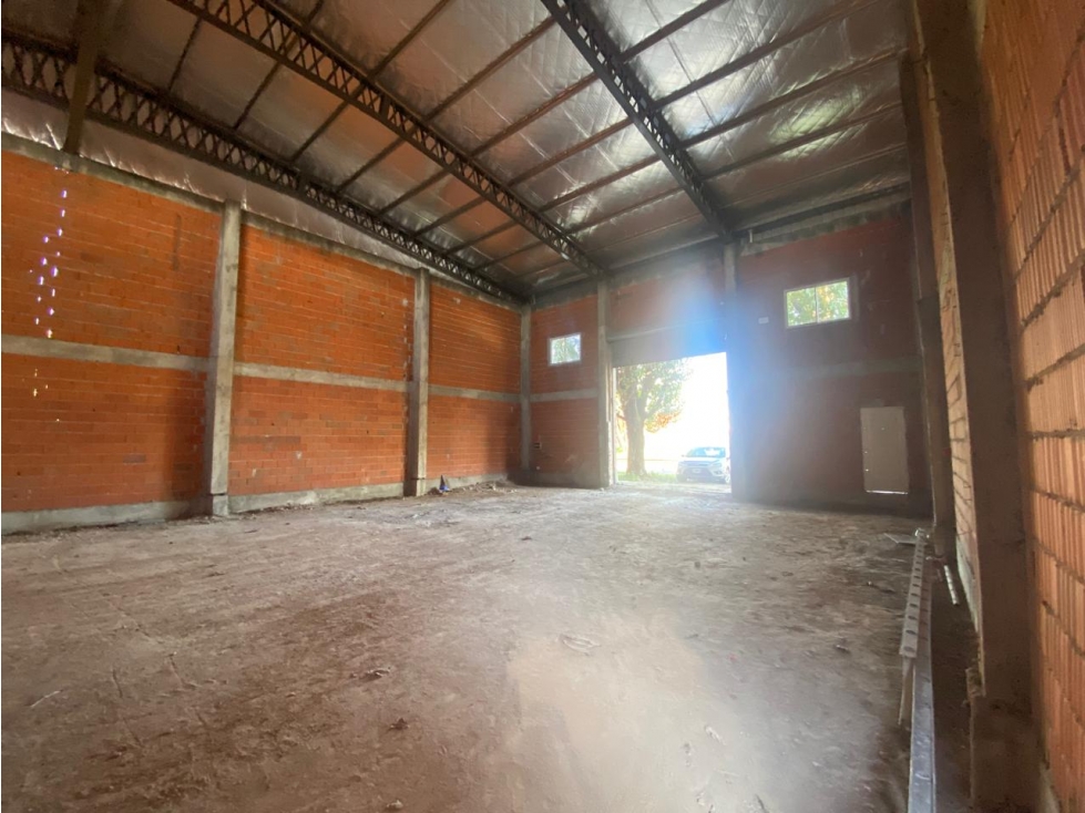 Galpón de 1000m2 cub en ALQUILER, Av Gaona 8300 Moreno - 3