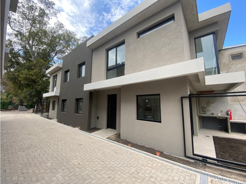 Casa en PH de 3 amb en CONDOMINIO en VENTA, Ituzaingó Norte