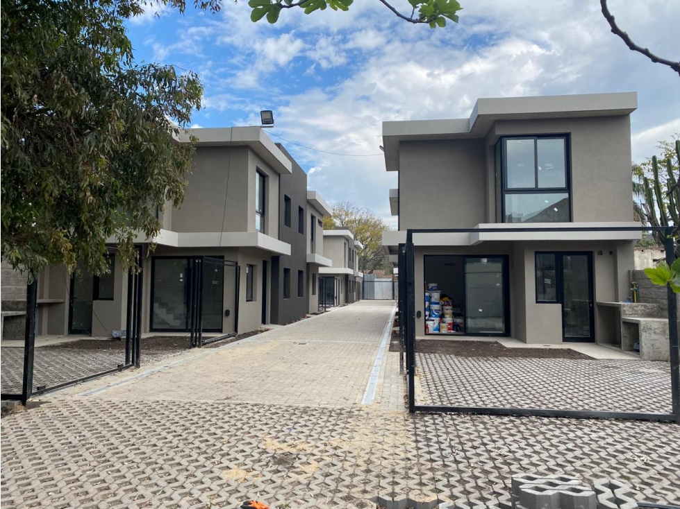casa en PH de 4 amb en CONDOMINIO en VENTA. Ituzaingó Norte