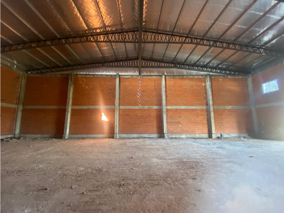 Galpón de 1000m2 cub en ALQUILER, Av Gaona 8300 Moreno - 5