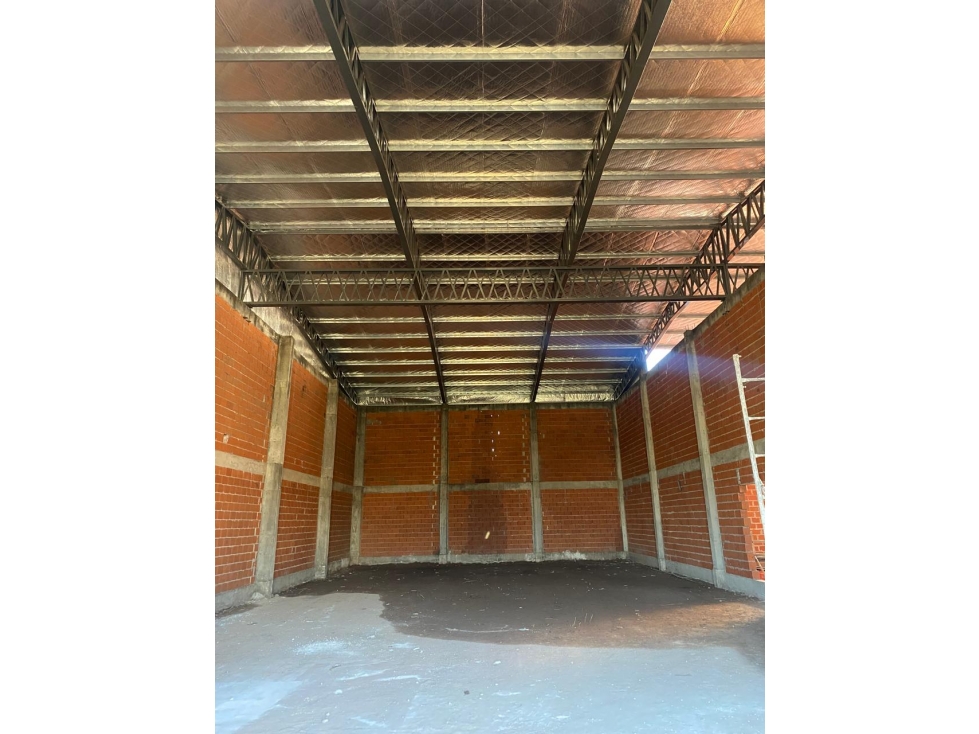 Galpón de 1000m2 cub en ALQUILER, Av Gaona 8300 Moreno - 6
