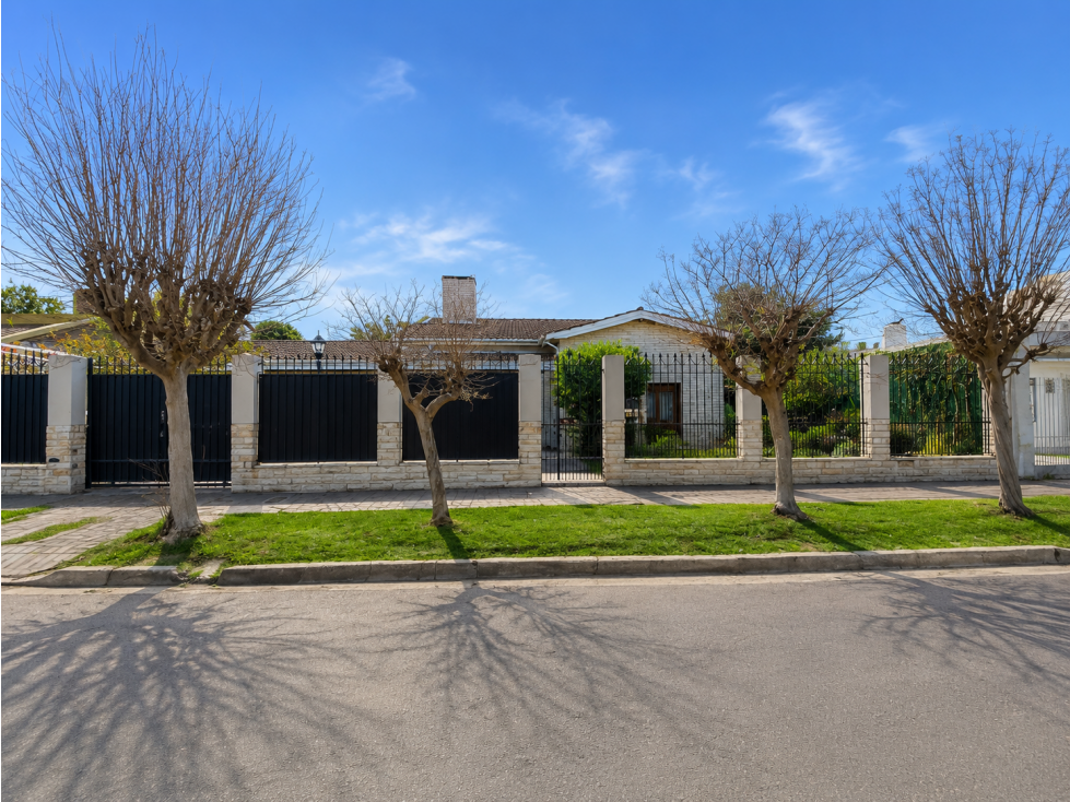 Casa en VENTA, 4 ambientes. Ituzaingó Norte - 1
