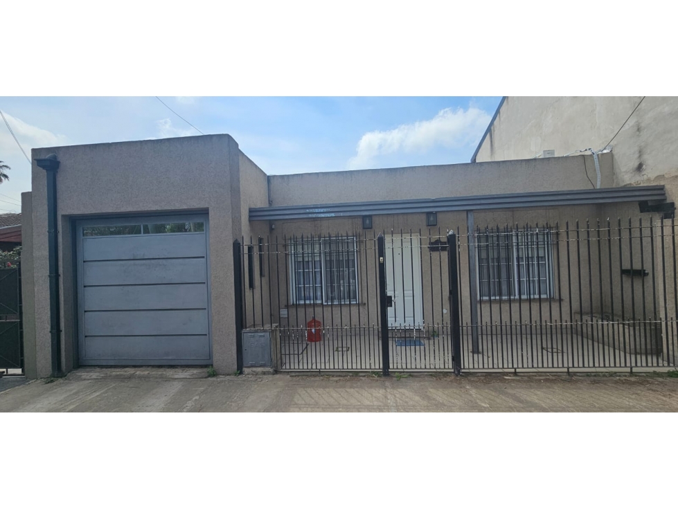 Casa de 3 amb en VENTA - Udaondo, Ituzaingó - PERMUTA