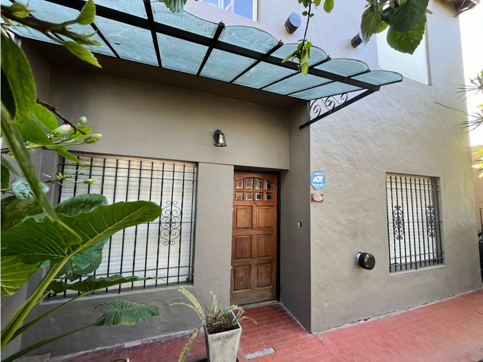 Casa de 3 ambientes en VENTA, Ituzaingó.