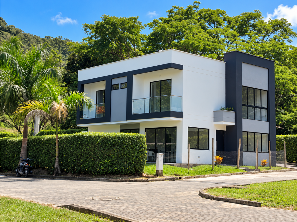 Venta CASA CAMPESTRE en Sopetran - 2 niveles y zona verde