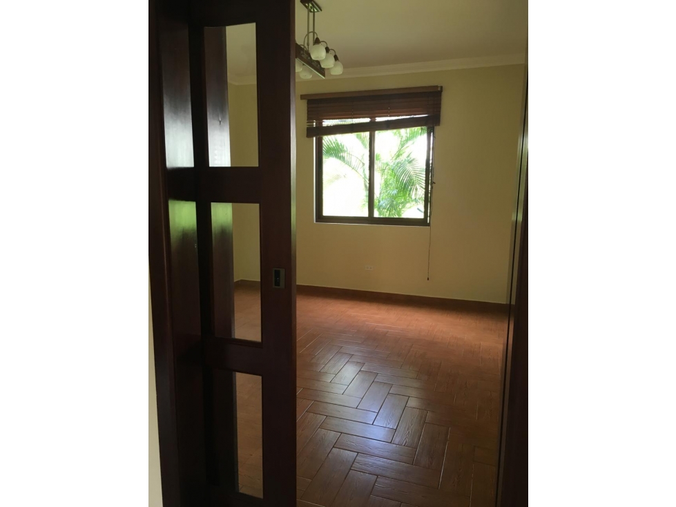 ALQUILER DE CASA EN PH. residencial Camino de cruces 879 mts2 - 2