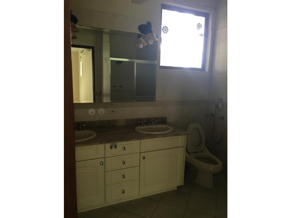 ALQUILER DE CASA EN PH. residencial Camino de cruces 879 mts2 - 3