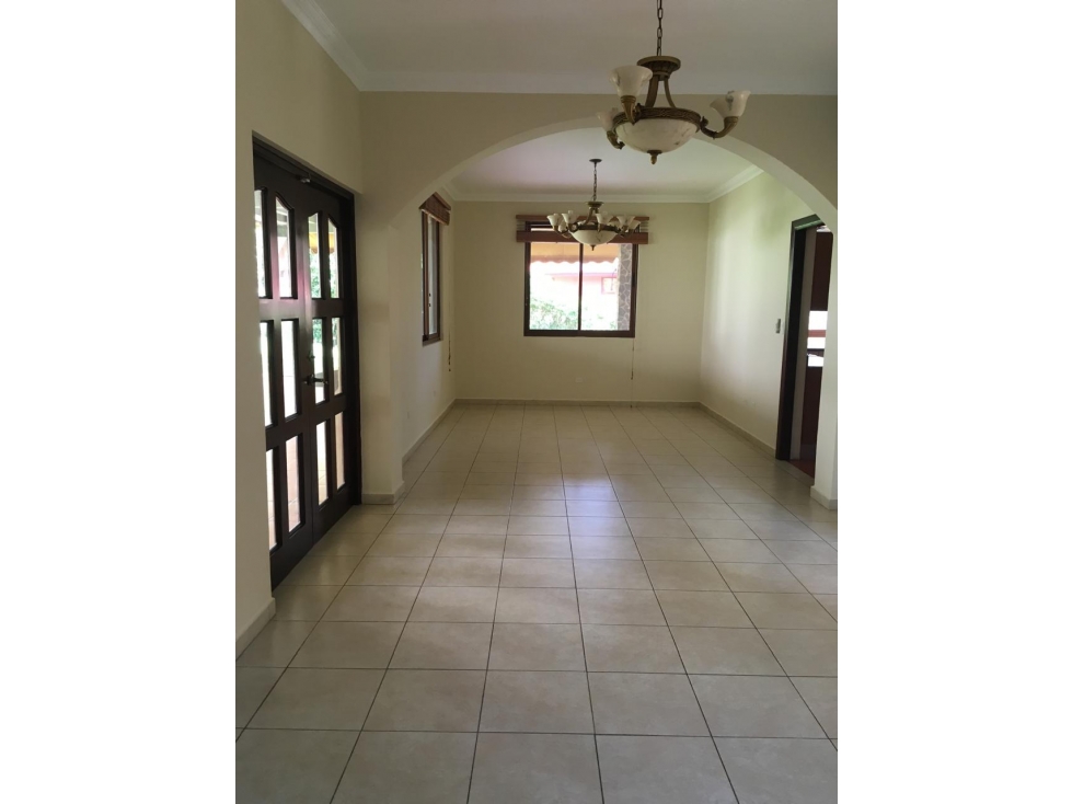 ALQUILER DE CASA EN PH. residencial Camino de cruces 879 mts2 - 5
