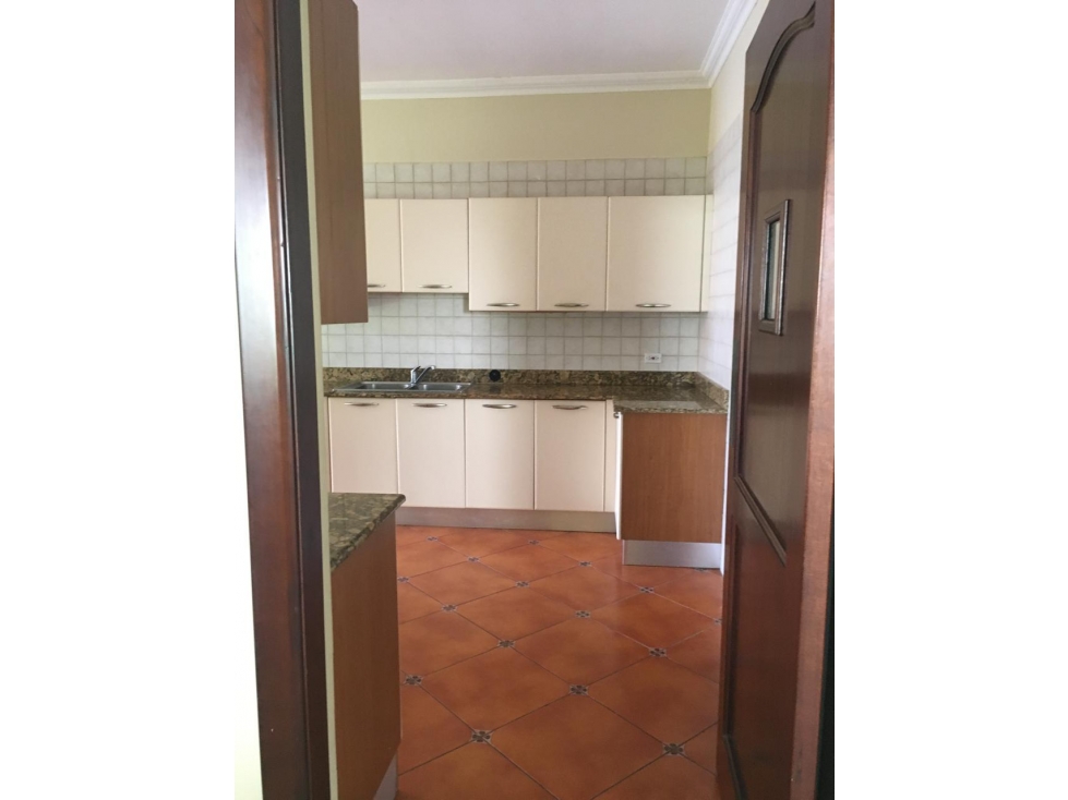 ALQUILER DE CASA EN PH. residencial Camino de cruces 879 mts2 - 6