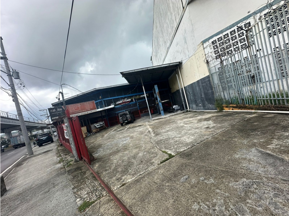 ALQUILA TU GALERA FRENTE A VIA PRINCIPAL EN PUEBLO NUEVO! 1000 mts2 - 4
