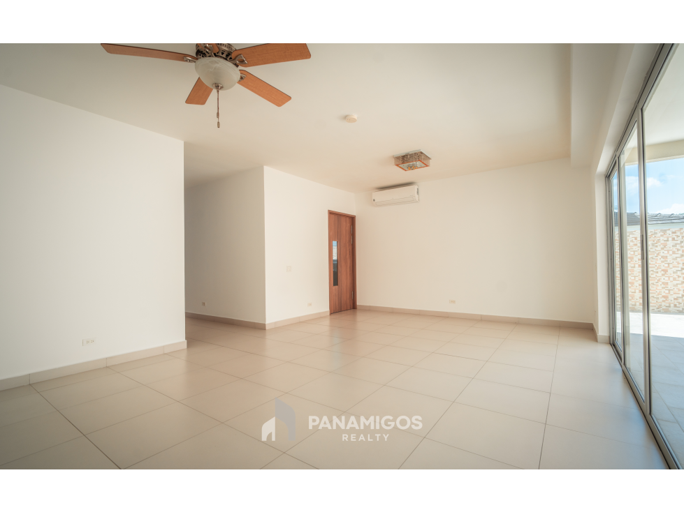 Casa en venta cerca de Altaplaza en Altos del Parque