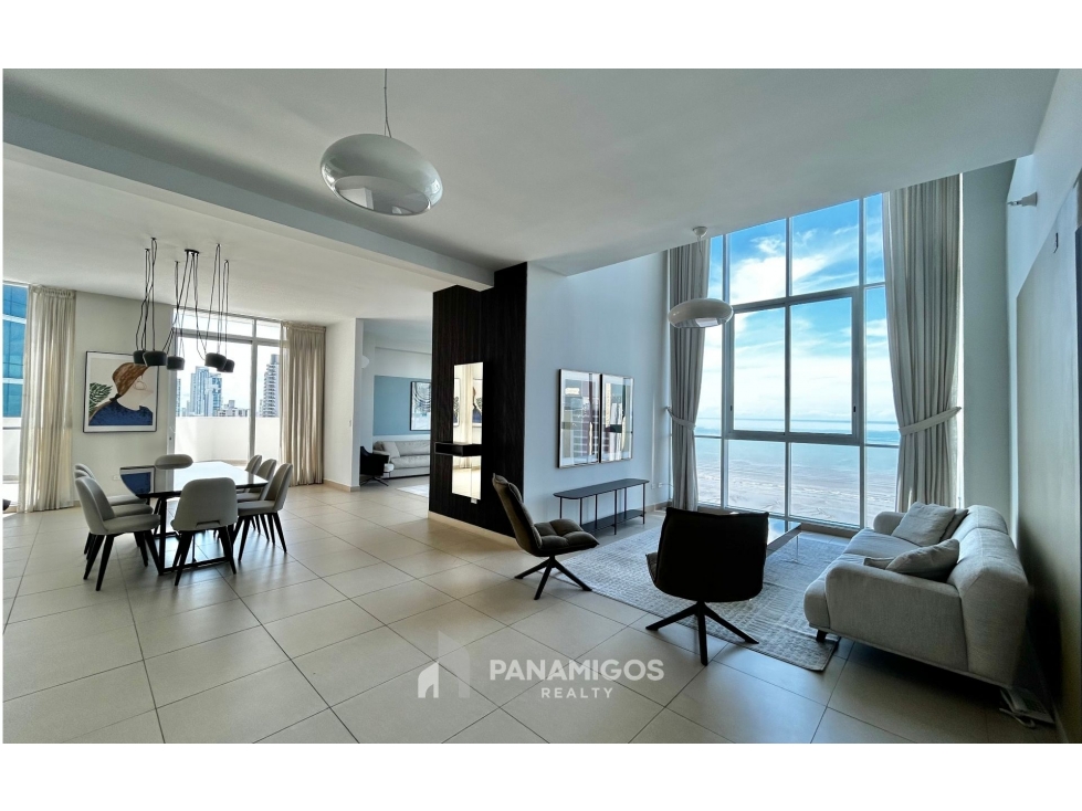 Apartamento dúplex en venta en PH The Country Club