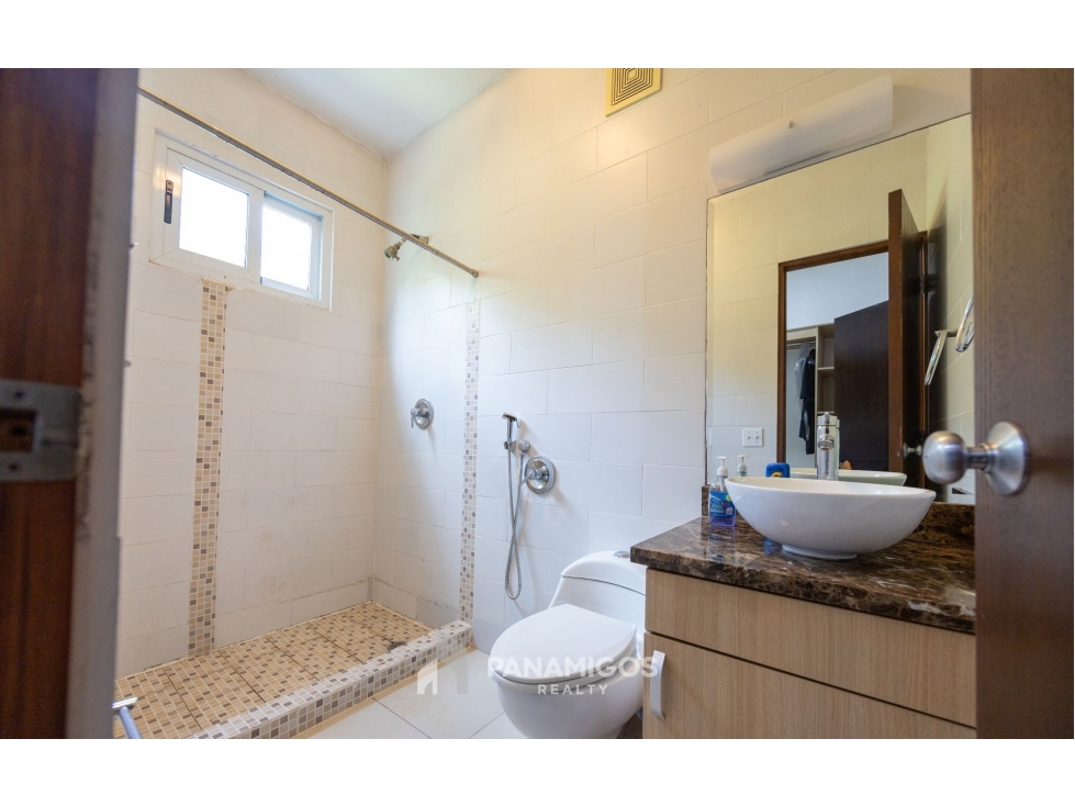 Apartamento en renta semi amoblado en PH Causeway Towers — foto 6