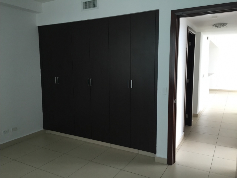 Apartamento en venta con línea blanca en Punta Pacífica — foto 3