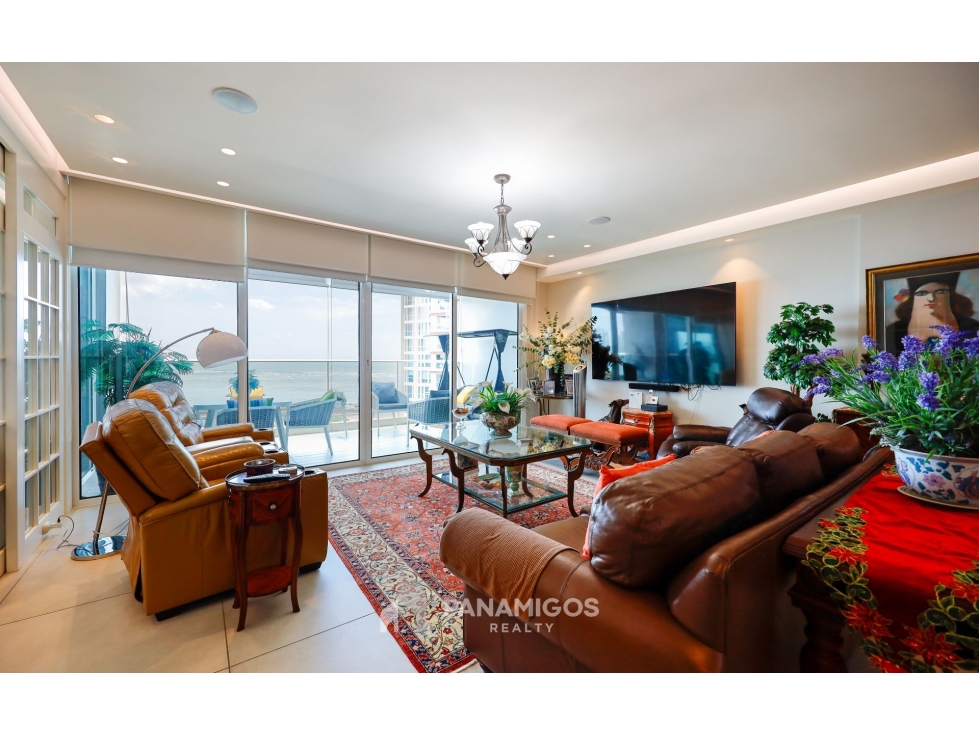 Apartamento de 3 recámaras en PH Riviera del Golf en venta