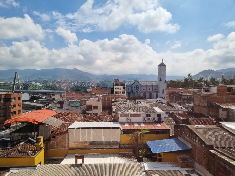 VENDO APARATAMENTO CENTRO DE PEREIRA MUY AMPLIO Y BIEN UBICADO
