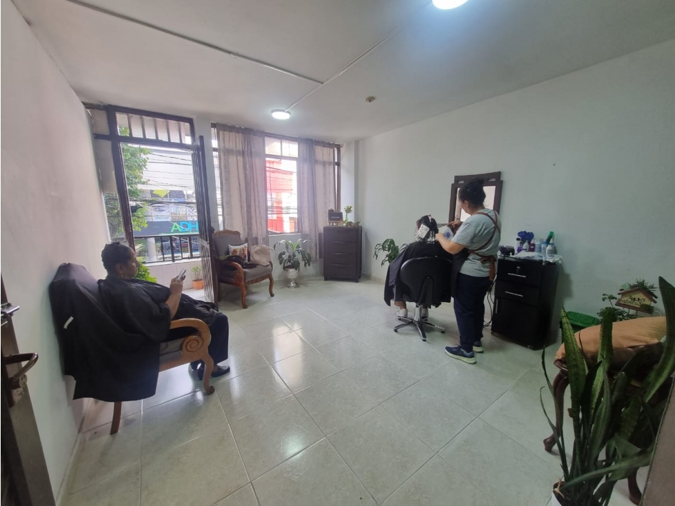 VENDO CASA DE TRES PISOS CON LOCALES EN EL CENTRO DE PEREIRA — foto 3
