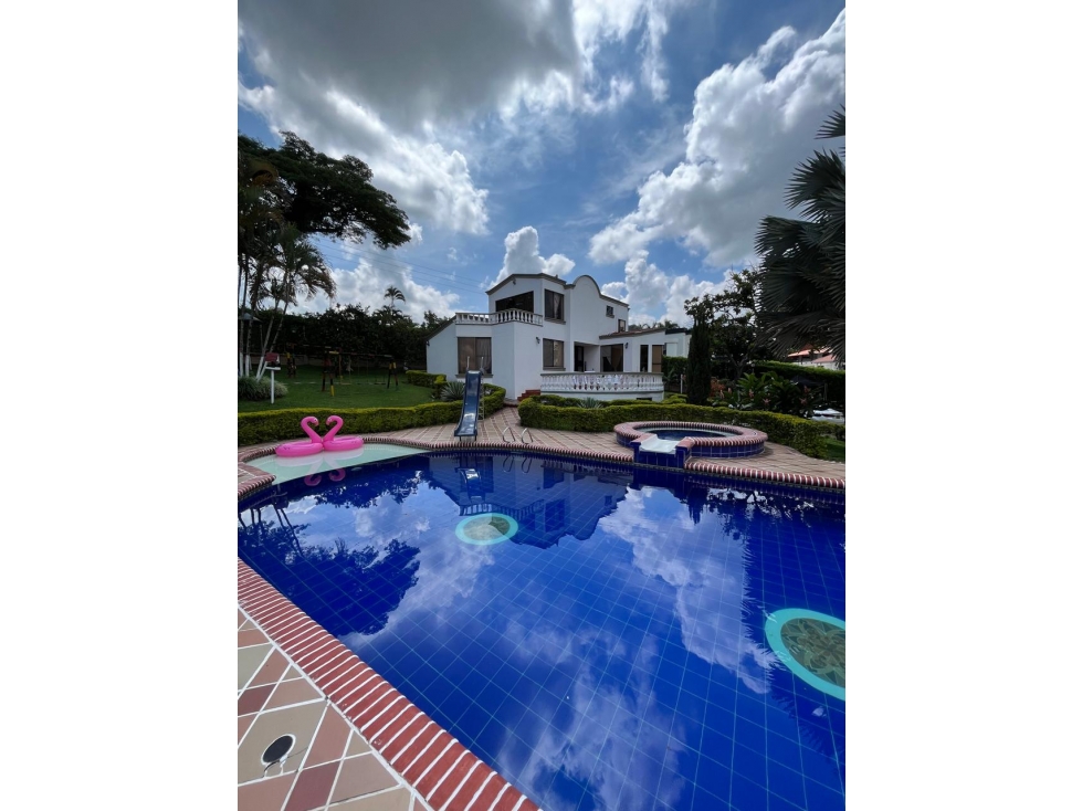 VENDO ESPECTACULAR CASA CAMPESTRE EN COMBIA