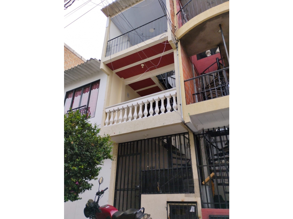 CASA MULTIFAMILIAR VEHICULAR EN VENTA, BARRIO PUERTAS DEL SOL 1