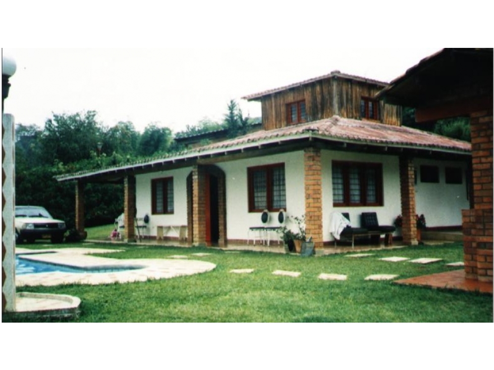 VENDO CASA CAMPESTRE EN EL LAGO CALIMA - 1