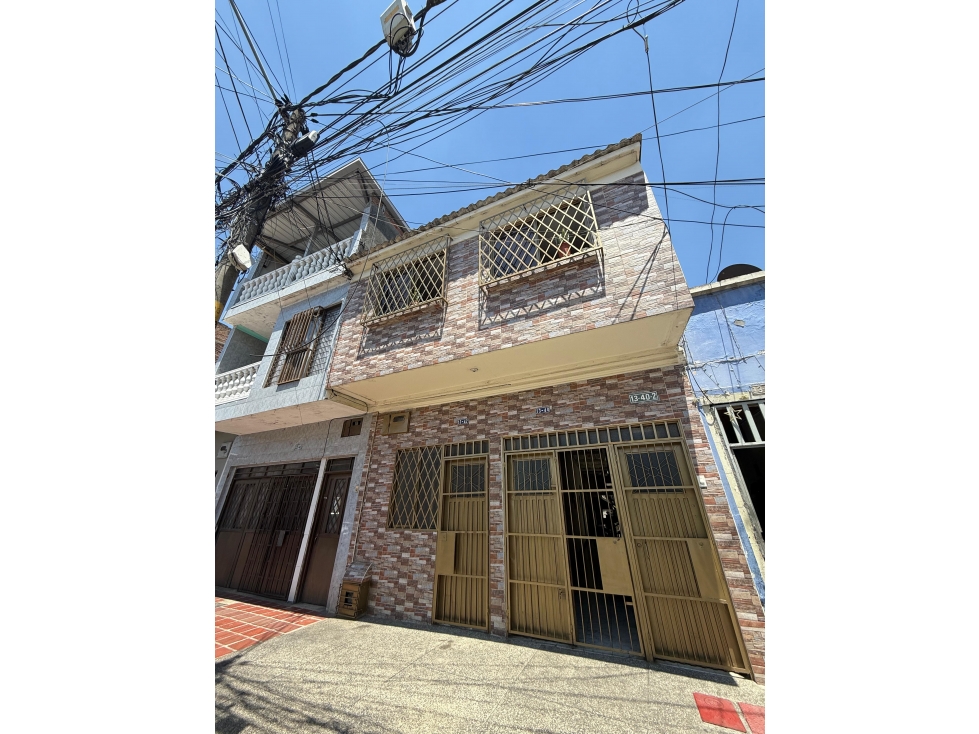 OFERTA DE CASA TRIFAMILIAR EN VENTA CON ACCESO VEHICULAR EN GUAYAQUIL