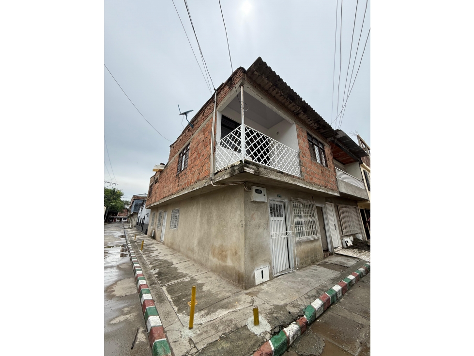 CASA EXTERNA BIFAMILIAR EN VENTAVEHICULAR 2PISOS SECTOR POBLADO 2