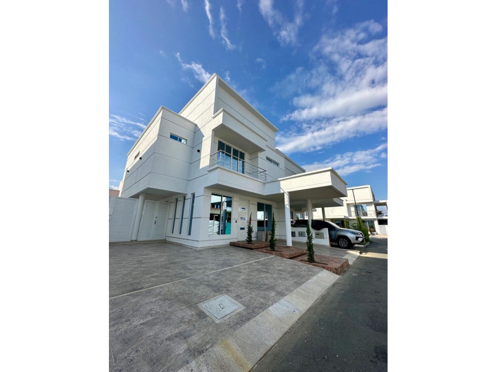 CASA EN VENTA EN CONDOMINIO CON FULL ACABADOS 2 PISOS EN ALFAGUARA 