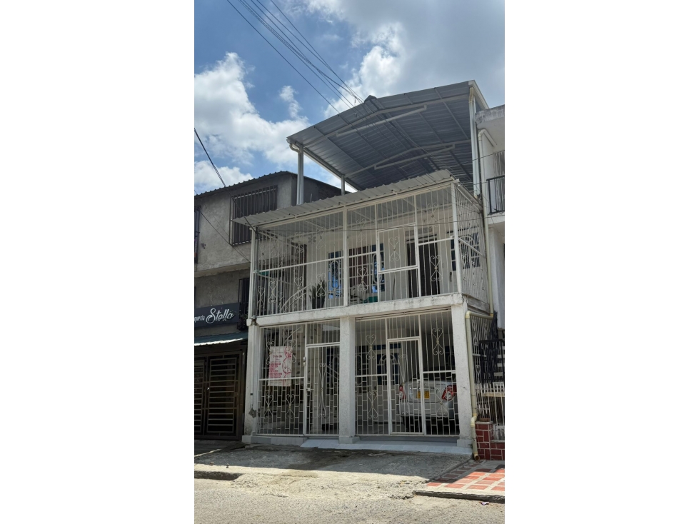 CASA EN VENTA TRIFAMILIAR SUR CENTRAL SECTOR NUEVA FLORESTA 3 PISOS