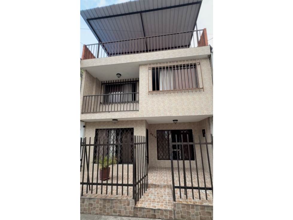 CASA EXTERNA EN VENTA 3 PISOS PEATONAL EN COMFENALCO