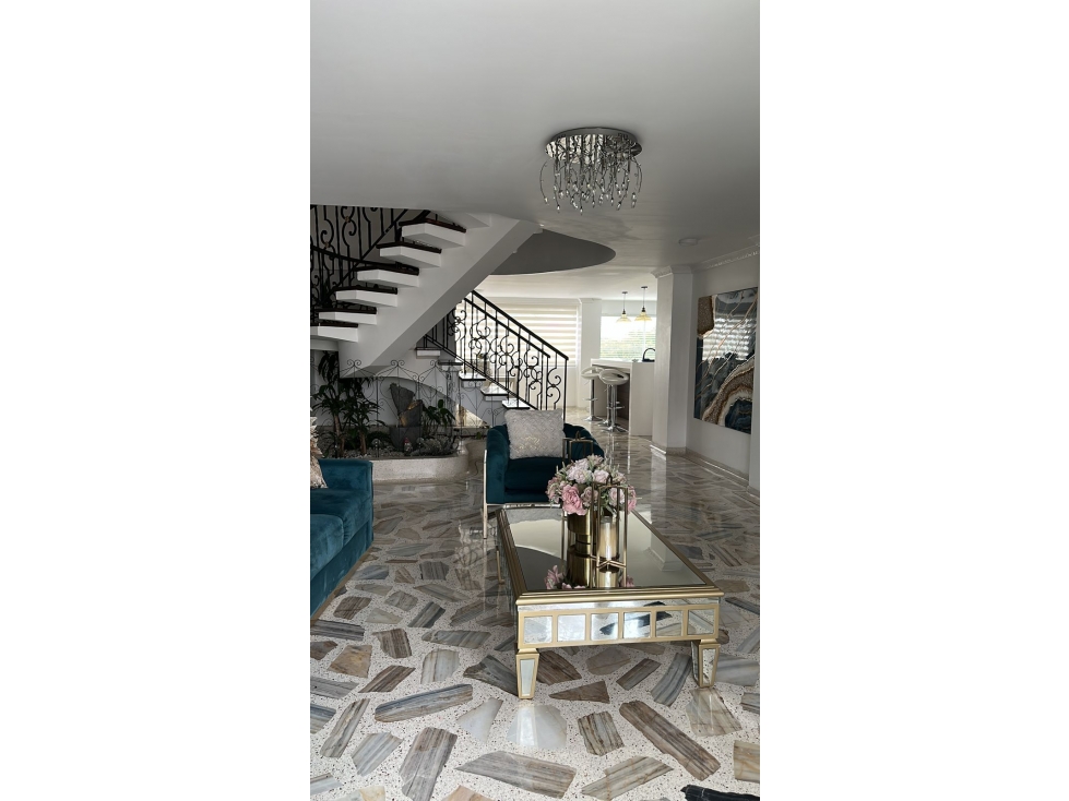 VENDO APARTAMENTO DUPLEX EN CIUDAD JARDIN AL FRENTE DE JARDIN PLAZA