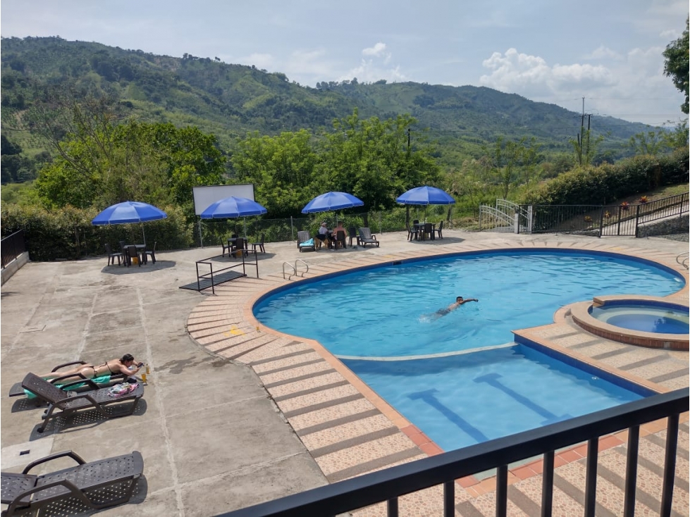 Vendo a PUERTA CERRADA Finca Hotel a 6 km de Marsella de Risaralda - 1