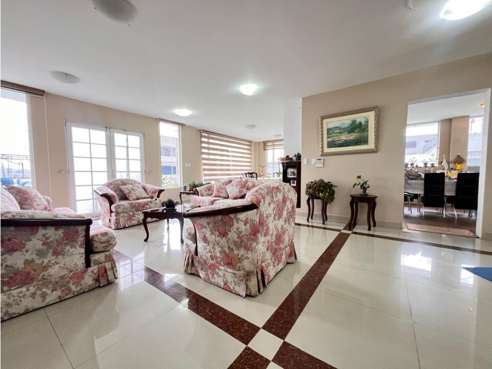 Carcelén Los Mastodontes, Casa en Venta, 462m2, + 1 suite completa