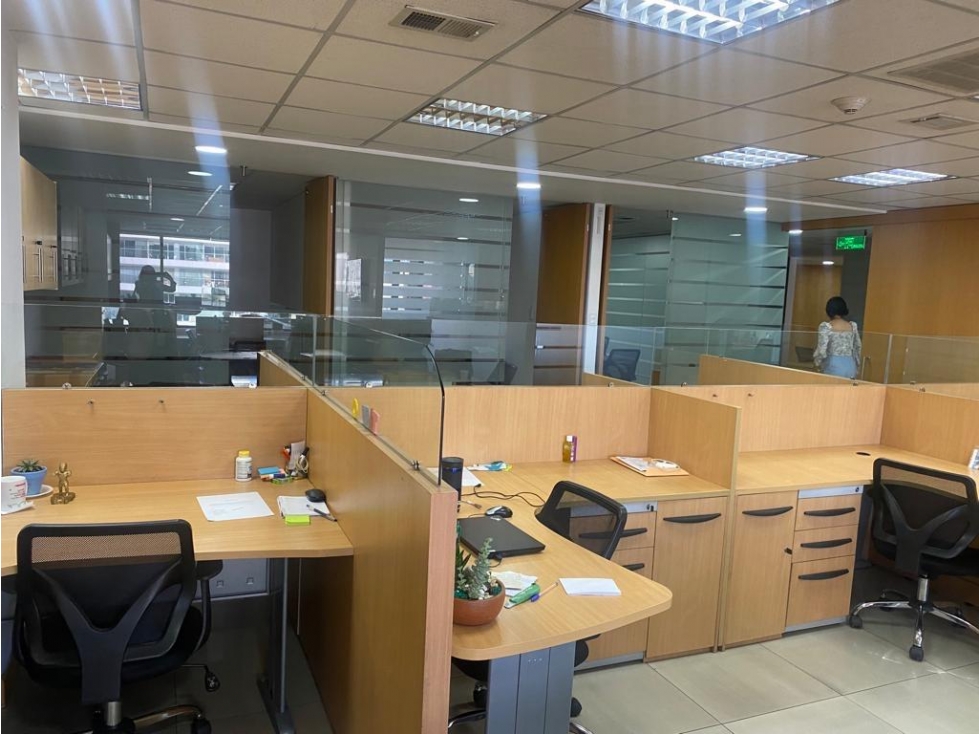 Av. Amazonas, Oficina en Venta, 650m2 , 3 Ambientes — foto 2