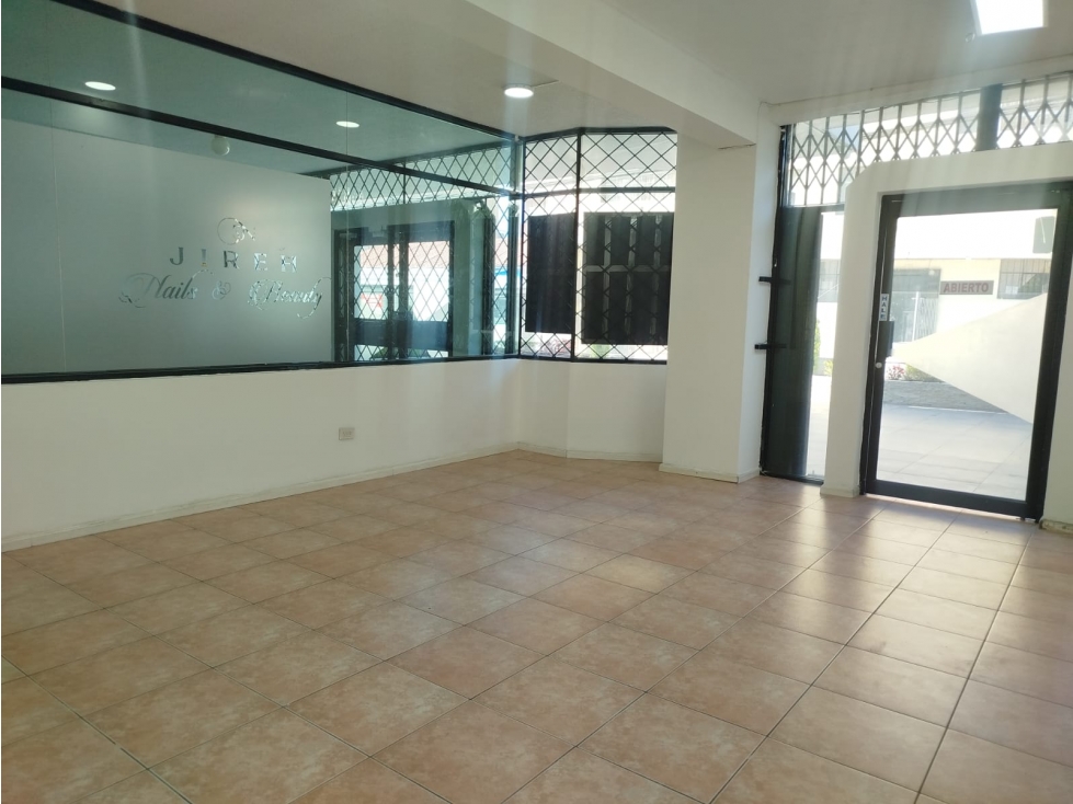 Iñaquito Bajo, Local Comercial en Venta, 74m2, 1 Ambiente - 4