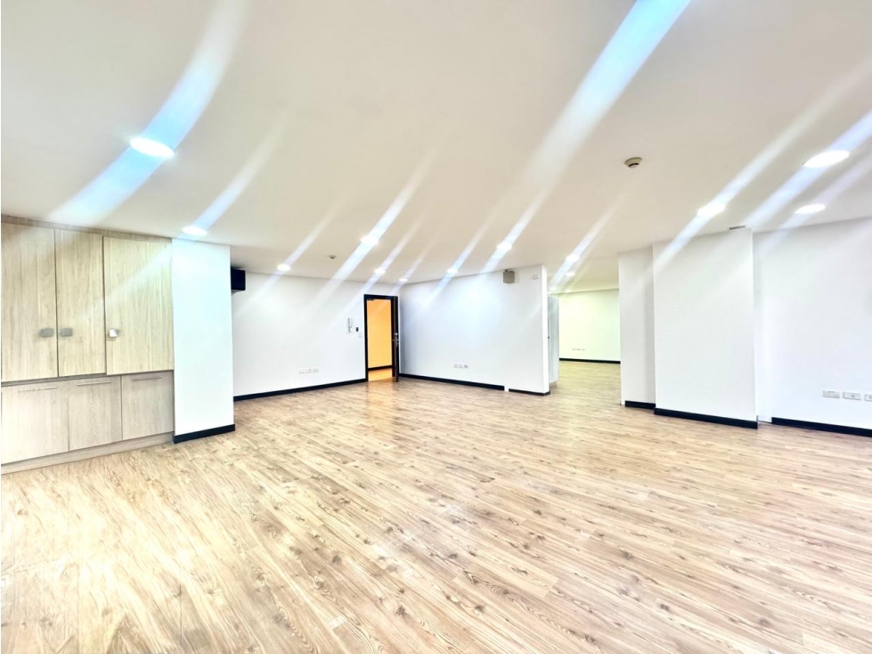 República de El Salvador, Hermosa Oficina en Venta, 115m2 - 1